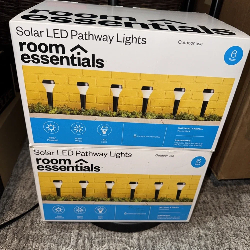 Room Essentials 12PK Round Solar LED Outdoor Path Lights Matte Black (BRAND NEW)